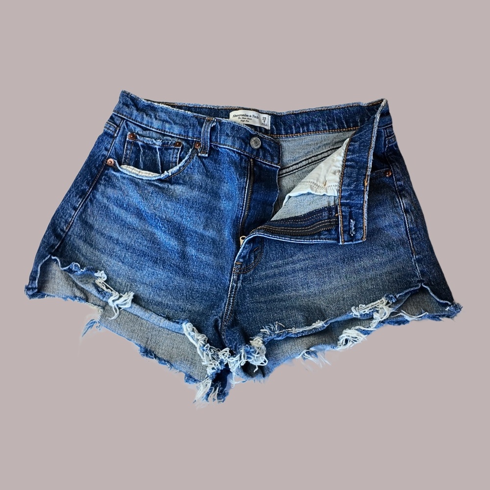 Abercrombie & Fitch Denim Blue Jean The Mom Shorts High Rise Cut Off sz 29 / 8